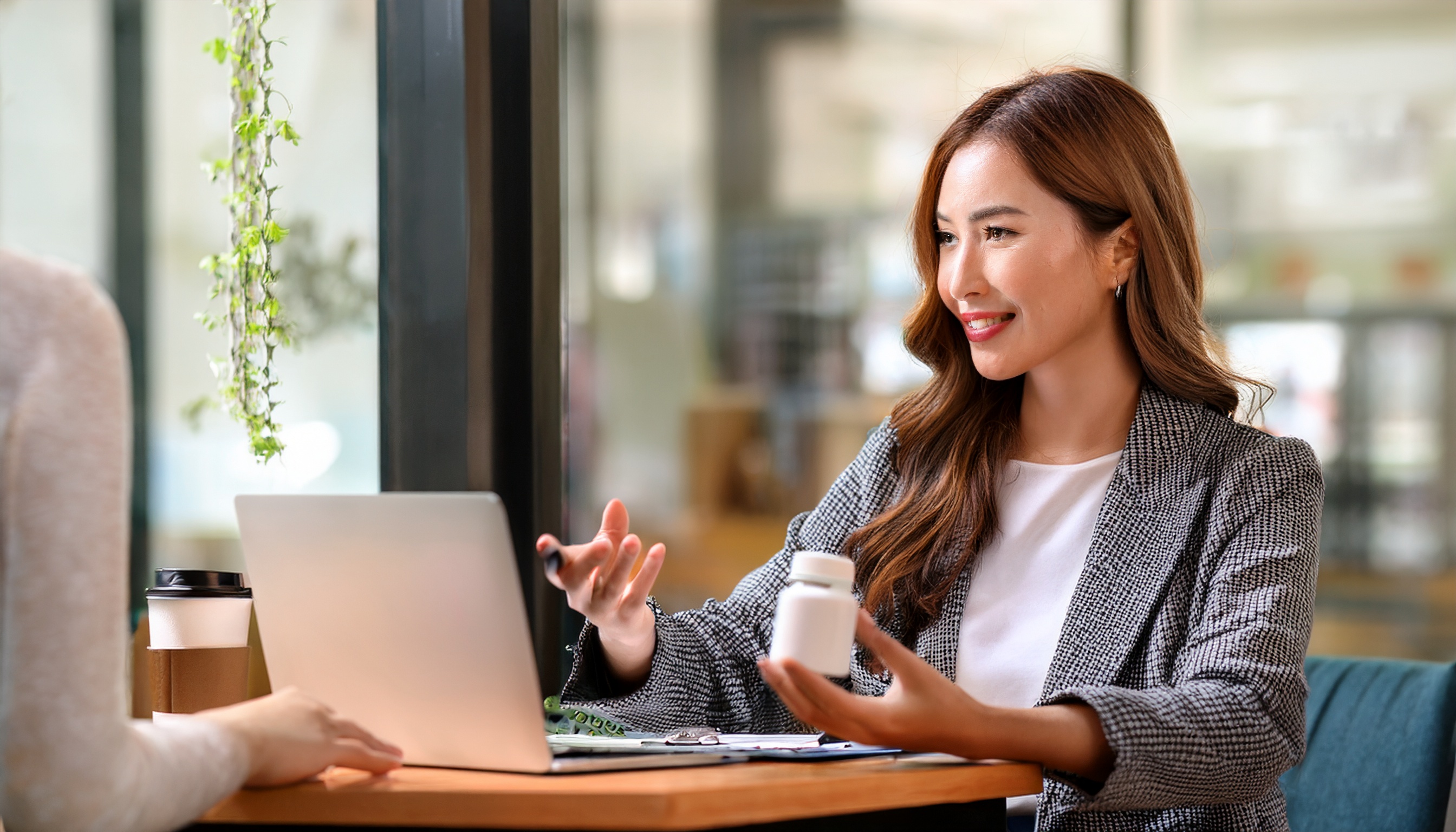 So sánh HLV Dinh dưỡng và HLV Sức khỏe: Phân tích chuyên sâu về hai lĩnh vực huấn luyện đang lên ngôi